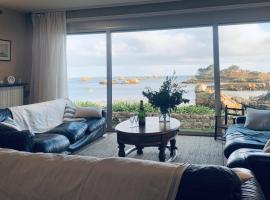 St Rom, Vue imprenable sur l'Ile de Bréhat、ブレアのペット同伴可ホテル