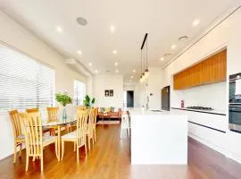 Spacious 7 BRs 4 BHs house on Longhorn, Flat Bush