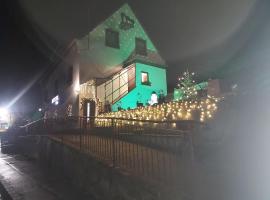 HOTEL GÄSTEHAUS AM Fels, Hotel in Altenahr