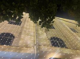 Hotel Raj Inn, ξενοδοχείο σε Godarpura