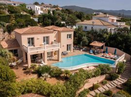 Villa de standing 12 couchages - vue sur mer - piscine à débordement chauffée, hotel in Albitreccia