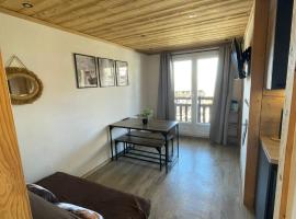 Risoul 1850 studio Résidence LesFlorins2 pour 4 pers avec accès direct sur les pistes, khách sạn ở Risoul