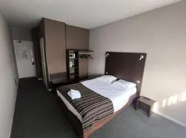 Adonis Lyon Est Hôtel Artys