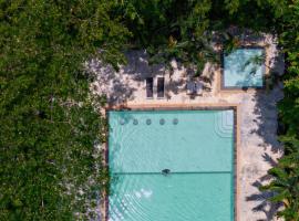 Issara Boutique Winery Hotel, hotel in Muak Lek District