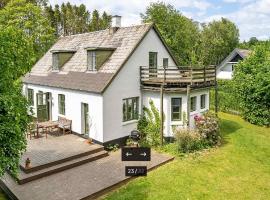 Nordic Family Home - Forest & Lake - 29 Min To CPH, hotel v destinaci Fredensborg