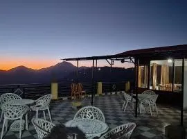 The Whyt Deluxe Homestay