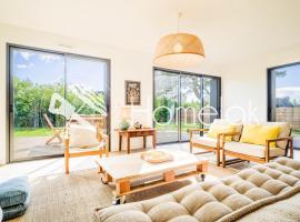 Belle maison moderne proche plages & bourg, hotel u gradu Karnak