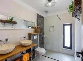 Schönes Ferienhaus In Modrusani Mit Großem Garten