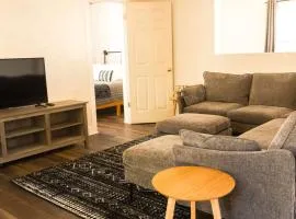 Yosemite Cottage Retreat- Half Block to Downtown