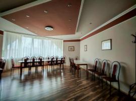 Menta Rooms & Bar, Hotel in Kapuvár