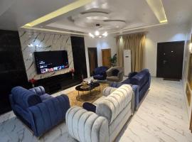 Eperorsuits: Ikot Omin şehrinde bir otoparklı otel