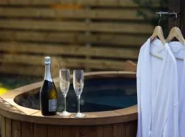 Cwtch Ffynnone Luxury Shepherds Hut