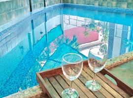 GR STAYS Sol Villa Candolim with Private Pool, Walking distance to Beach, hotell Candolimis