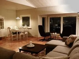 Arctic View House - near Cable Car & Arctic Cathedral