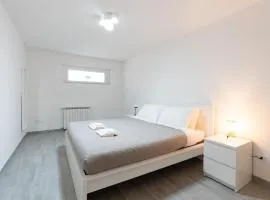 Modern Apartment - Free Parking & Private Entry