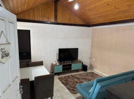 Casa completa perto da praia, hotel em Rio das Ostras