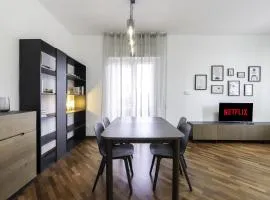 Modern Apartment - Free Parking & Private Entry