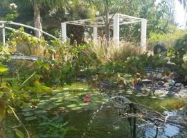 Kmo Yam In The Love Garden, smáhýsi í Kinneret