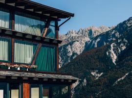 Hotel Thethi，位于泰斯的宠物友好酒店