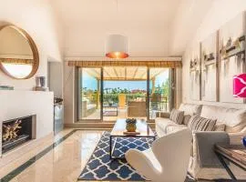 Beautiful penthouse overlooking marina channels