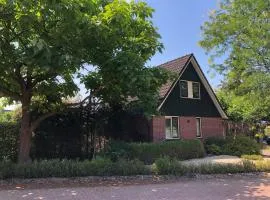 Geräumiges Ferienhaus Mitten Im Wald