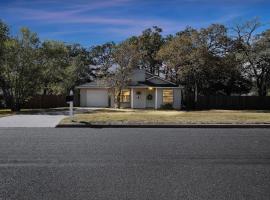 Howdy Hang Out - Cozy, Cute and Comfortable House! home, Hotel in Bryan