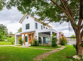 Eden Villa - Verdant Garden