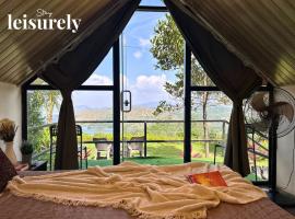 Stay Leisurely Glass & Clay Retreat, Pawna Lake, hotel v destinaci Kolvan