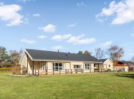 Holiday Home Tjorven - 400m from the sea by Interhome, villa em &Oslash;sterby Havn