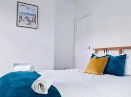 The Tewkesbury Modern Retreat Sleeps 5