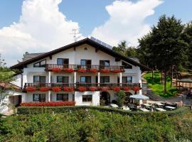 Pension Bergstub`n, hotel di Saldenburg