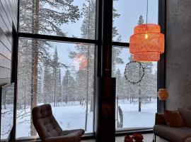 Villa Arctic Trail, Apartment A - Aurora view hot tube - Sauna - Lapland holiday, khách sạn ở Äkäslompolo