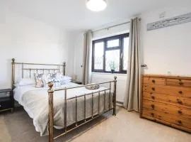 Carey House Long Stays Free Parking and WI-FI