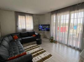 Appartement Boulimat Bejaia, מלון עם חניה בMatriouene
