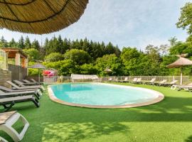 Camping maeva Escapades Coeur d'Ardèche, hotel v destinaci Saint-Vincent-de-Durfort