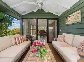 International Colony Club 37 · ICC 37 Remodeled Hawaiian Cottage