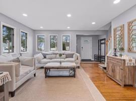 Newly Designed 3Br-2Ba Home 10min drive to Beach, ξενοδοχείο σε Amityville