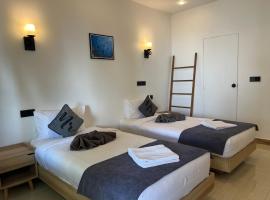 Ahiva Village, hotel in Fulhadhoo