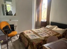 Battersea park single cozy room 4th floor please noted not lift