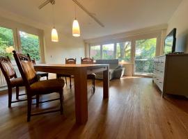 Ruhiges Ferienhaus direkt am Wald, hotel in Hechthausen