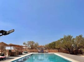 Riad Maj Nia - 5 suites - luxe - Piscine, hotel in Bou Zammour