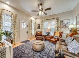 Less Than 1 Mi to Dtwn Texarkana Couples Retreat with Yard