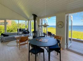 Holiday Home With Fjord Views At Tuse Næs, hotel i Holbæk