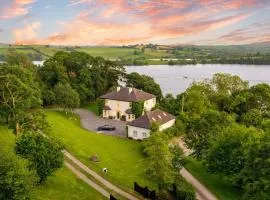 Large luxury lakeside home to sleep 10 people