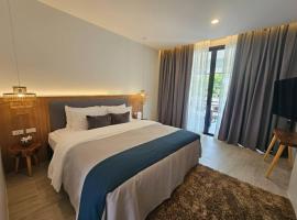 la la lay beach house, hotel in Tab Kaek Beach