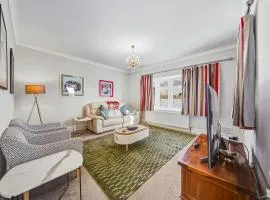 Nancy's 3 bedroom house near Heathrow Airport