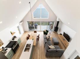 Flocon Marin 1229: Fireplace & Charlevoix Views, hotel i Petite-Rivière-Saint-François