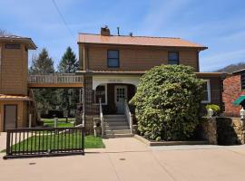 Riverfront Vacation Rental with Shared Facilities in Confluence, Pennsylvania, hotel v destinaci Confluence