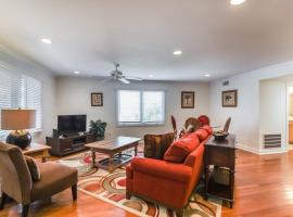 Sea Sight Villa B, place to stay in Tybee Island