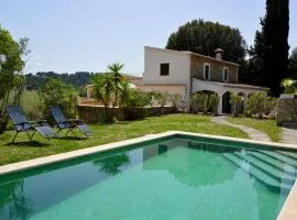 Encantadora finca con piscina en la naturaleza